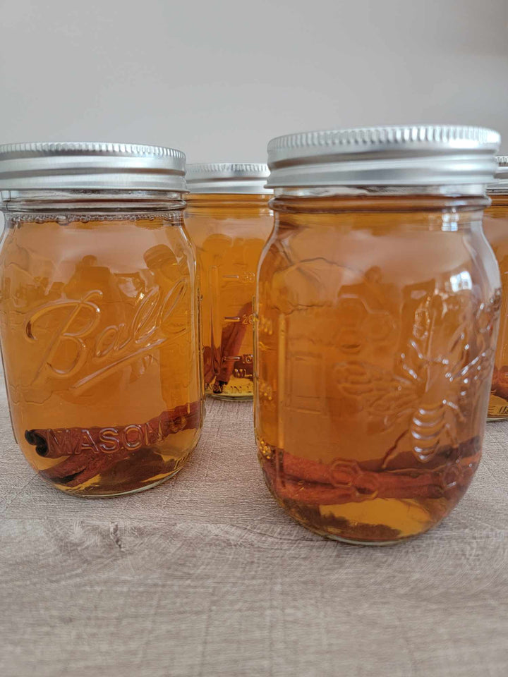 Here's the best recipe for Homemade Apple Pie Moonshine