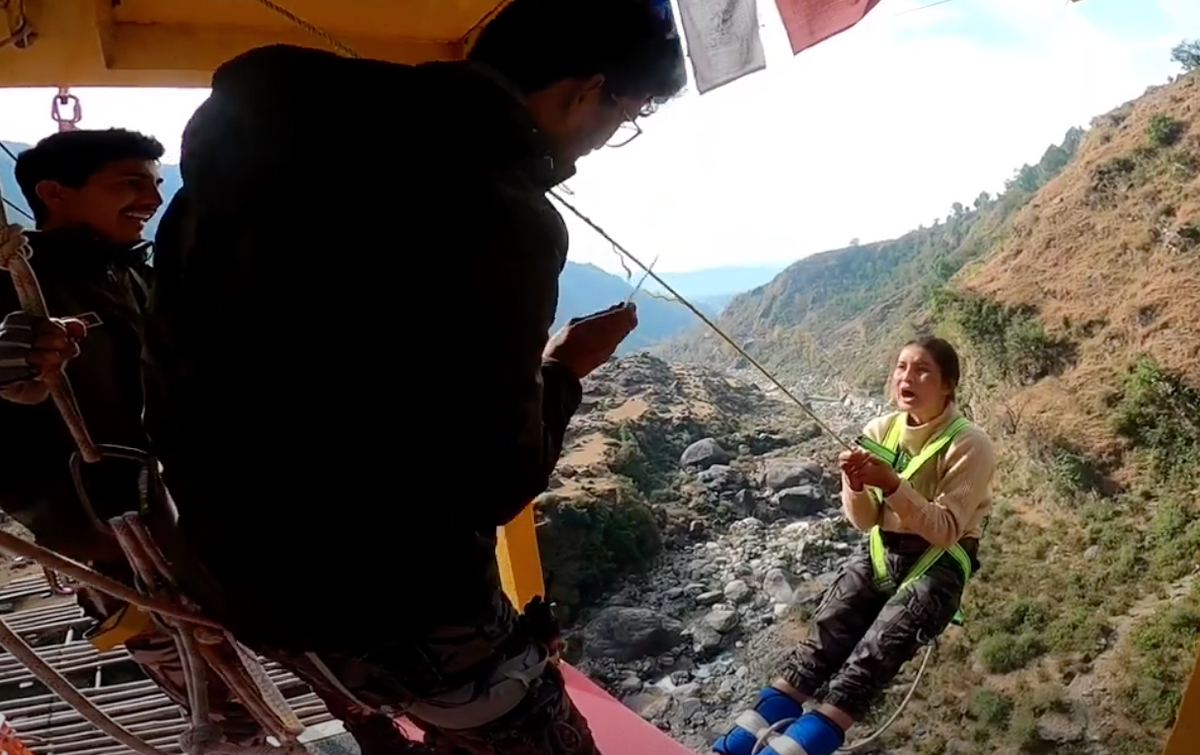 Yeah...Rope Cutting Bungee Jumping is a Thing